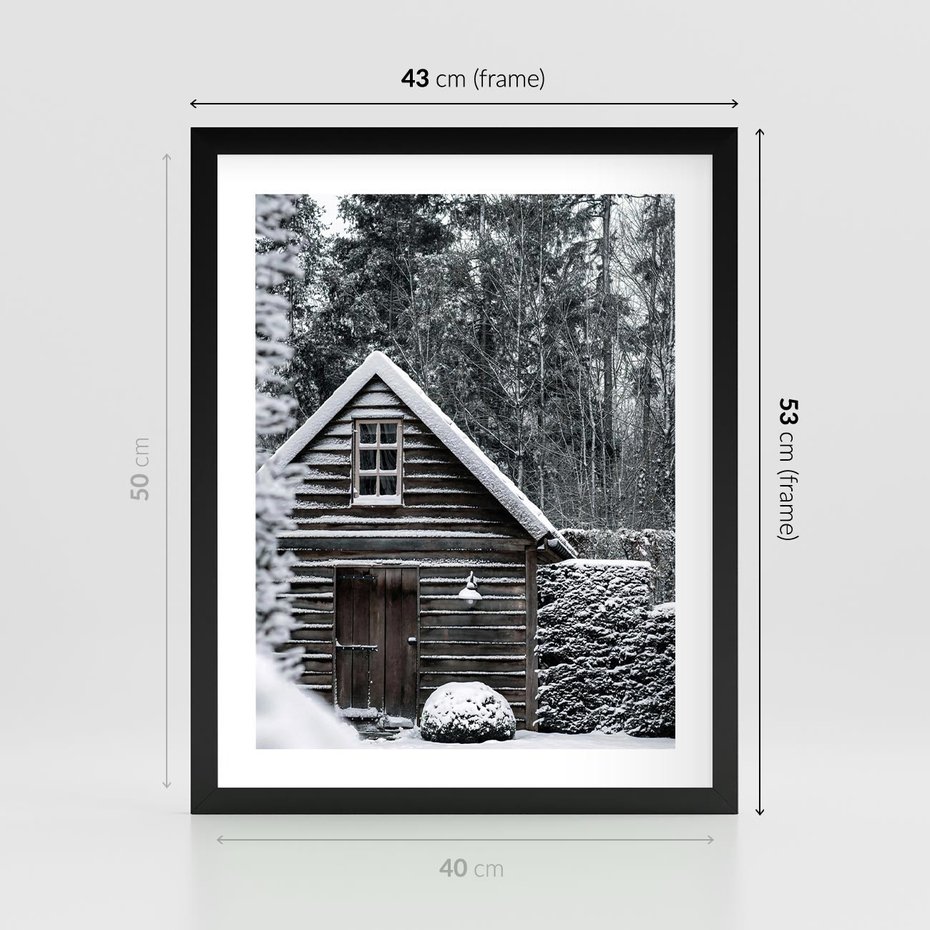 Plakat w ramie 40x50 - Zaklęta Zima - domek w lesie, śnieg - rama czarna
