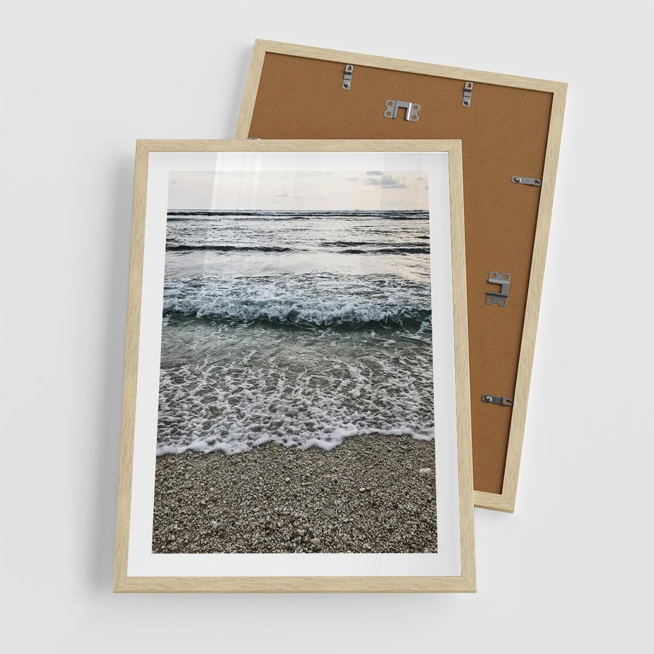 Plakat w ramie 50x70 - Spokojna Plaża - plaża, żwirek - rama drewno