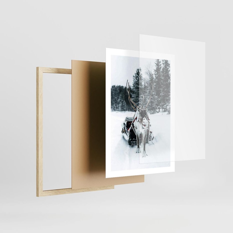 Plakat w ramie 50x70 - Świąteczna Przygoda - renifer, śnieg - rama drewno