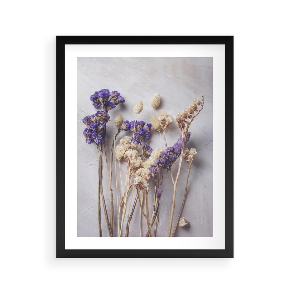 Plakat w ramie 40x50 - Błękitno-Biała Harmonia - suszone kwiaty, błekitne - rama czarna