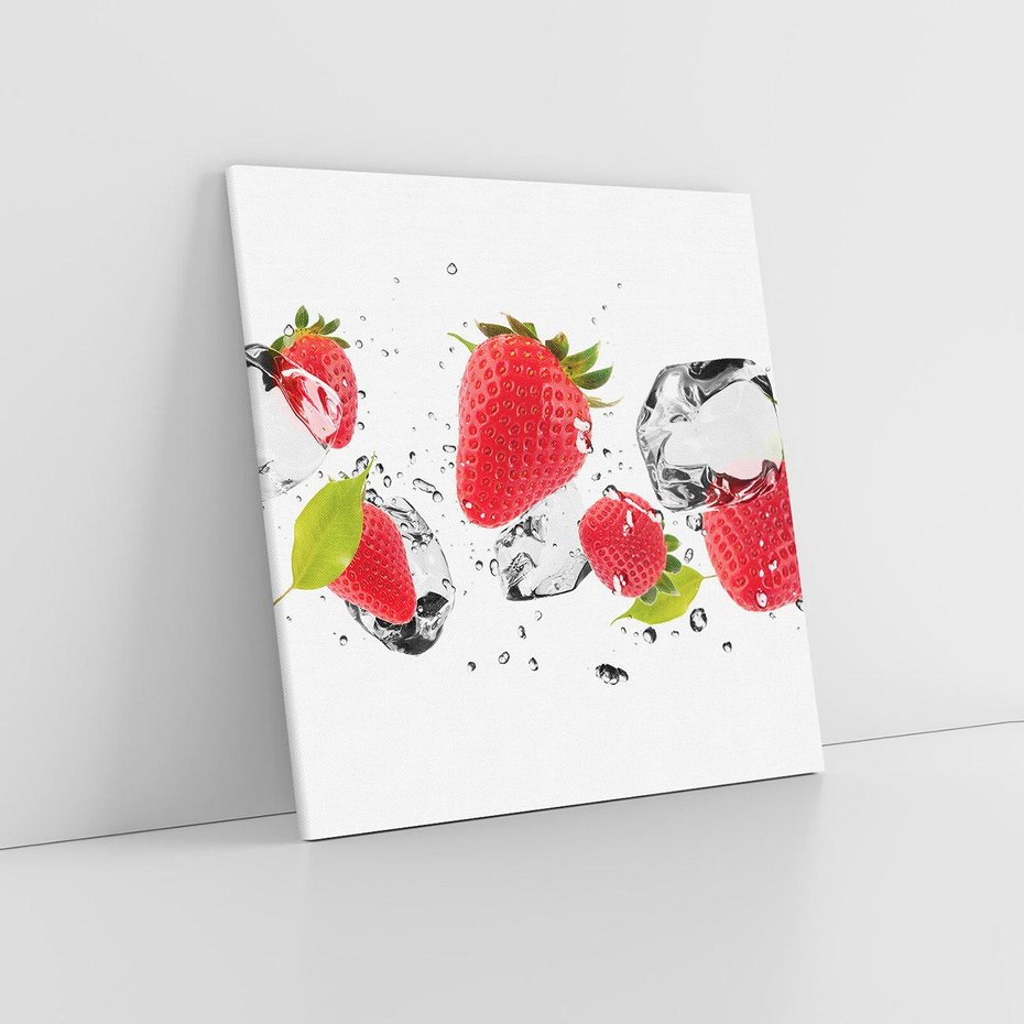 Obraz na płótnie 50x50 - Rajskie truskawki z wodą - truskawki, woda