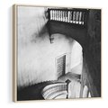Obraz w ramie 80x80 - Po Schodach w Dół - czarno białą fotgrafia, zakręcone schody w starek kamienicy - rama drewno