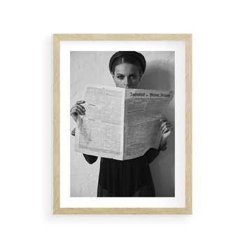 Plakat w ramie 40x50 - Nowe Wiadomości - retro zdjęcie, czarno białe - rama drewno