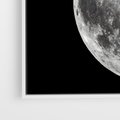 Obraz w ramie 100x70 - Księżycowa Aura - zdjęcie, ogromny księżyc na czarnym tle - rama biała