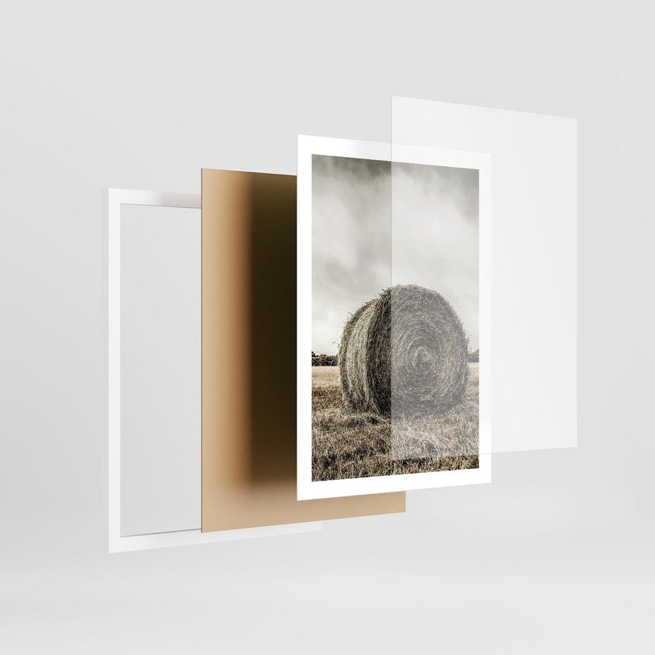 Plakat w ramie 50x70 - Siano w Sepii: Wiejska Tradycja - snopek siana, bela siana - rama biała