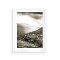 Plakat w ramie 30x40 - Domki w Górach - czarno biała fotografia, górski pejzaż - rama biała