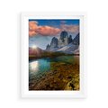 Plakat w ramie 50x70 - Jezioro wśród majestatycznych gór - jezioro, góry - rama biała