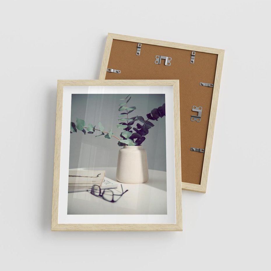 Plakat w ramie 40x50 - Eukaliptusowa Cisza - kompozycja, liście eukaliptusa w wazonie - rama drewno