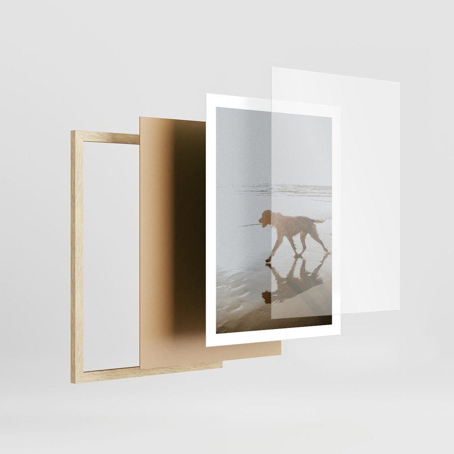 Plakat w ramie 50x70 - Przyjaciel na Plaży - pies, na plaży - rama drewno