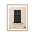 Plakat w ramie 40x50 - Urok Starego Okna z Zielonymi Okiennicami - stare okno, kamienica - rama drewno