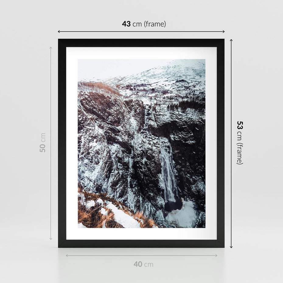 Plakat w ramie 40x50 - Góry w Białym Uroku: Zimowa Sceneria - górski krajobraz, zima - rama czarna