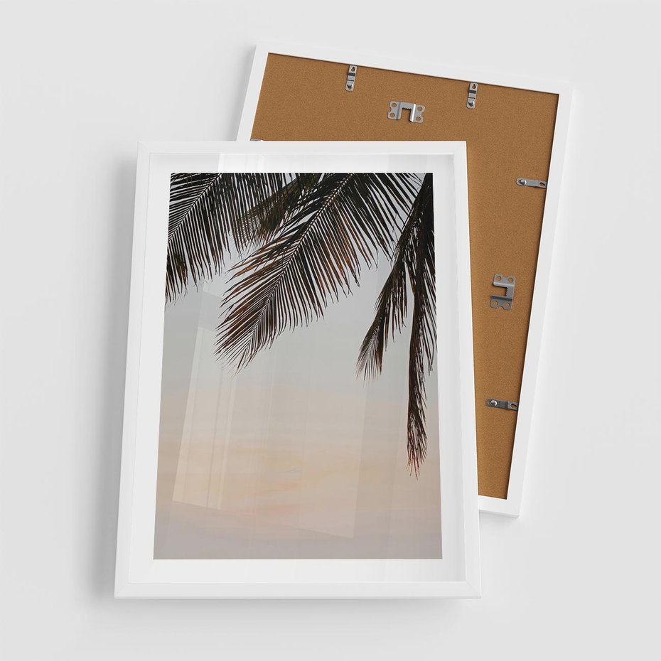 Plakat w ramie 50x70 - Tropikalna Harmonia - palmy na tle nieba - rama biała