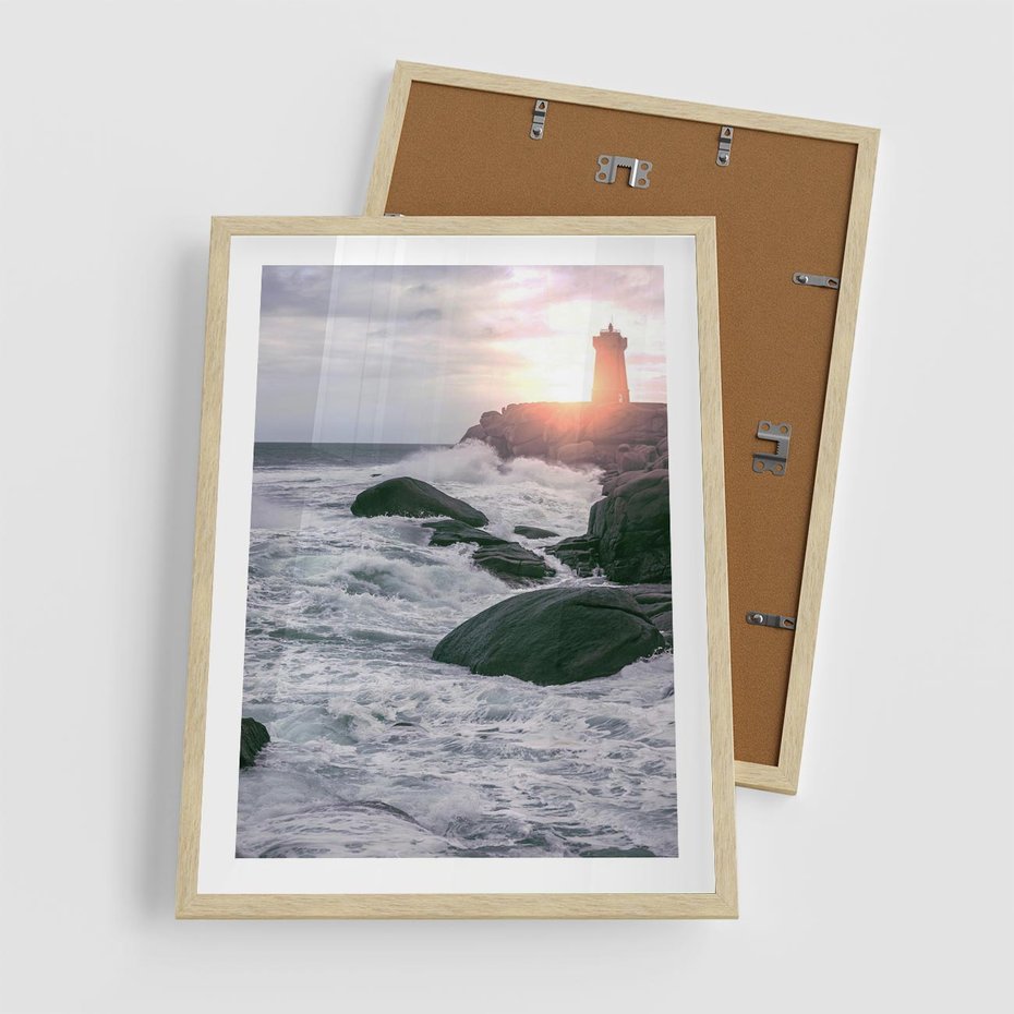 Plakat w ramie 50x70 - Latarnia, Zachód Słońca i Fale - latarnia na klifie, zachód słońca - rama drewno