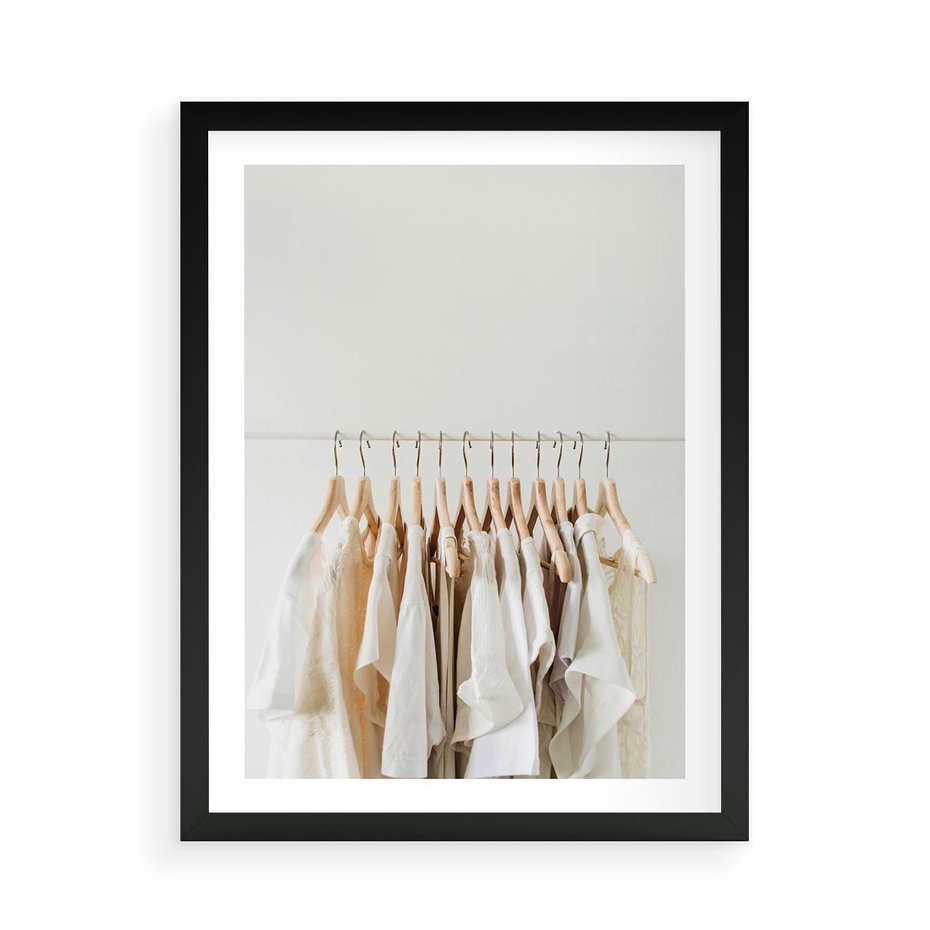 Plakat w ramie 50x70 - Elegancja Prostoty - ubrania, modowa fotografia - rama czarna