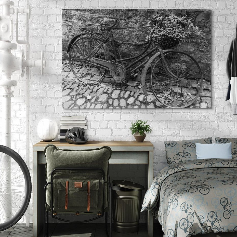 Obraz na płótnie 70x50 - Zapomniany Urok - czarno biała fotografia, stary rower oparty o mur
