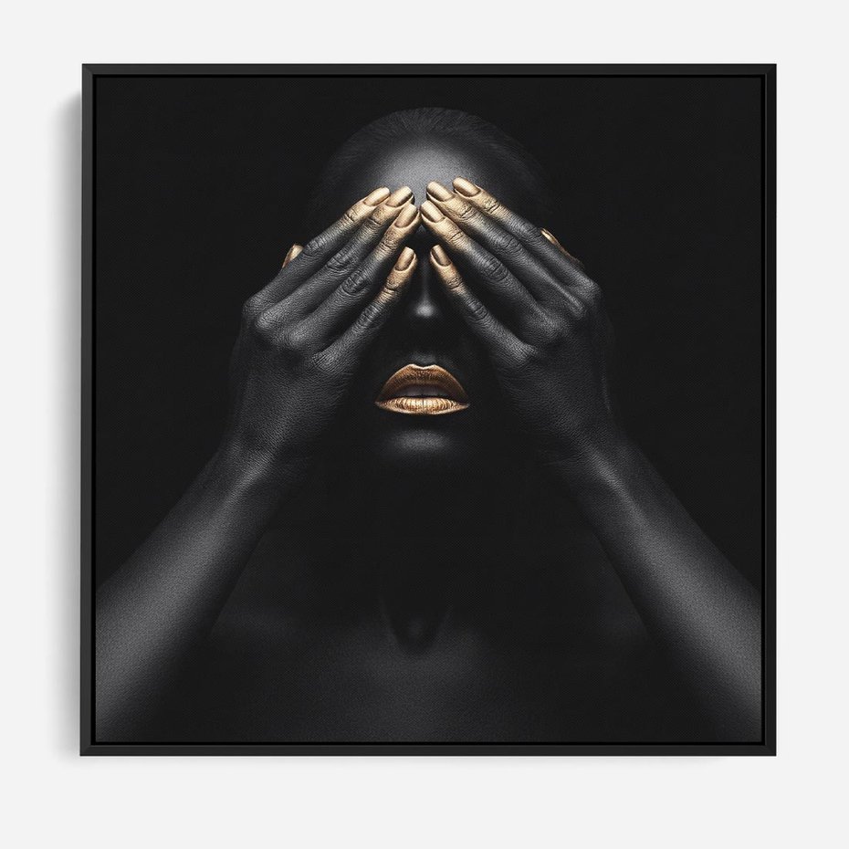 Obraz w ramie 50x50 - Złote Usta wyjątkowa subtelność - złote usta, złote palce - rama czarna