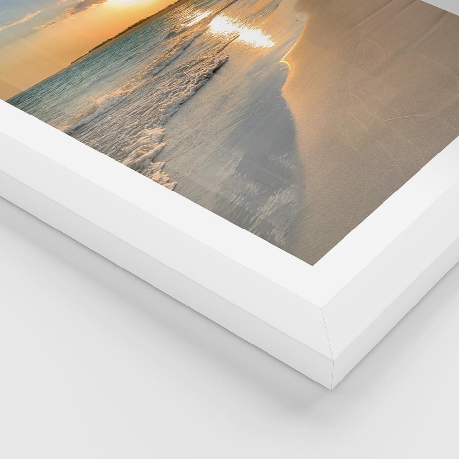 Plakat w ramie 40x50 - Zachód słońca na plaży - plaża, zachód - rama biała