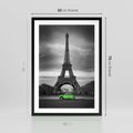 Plakat w ramie 50x70 - Paryskie Romantyczne Spotkanie - Eiffla, samochód - rama czarna