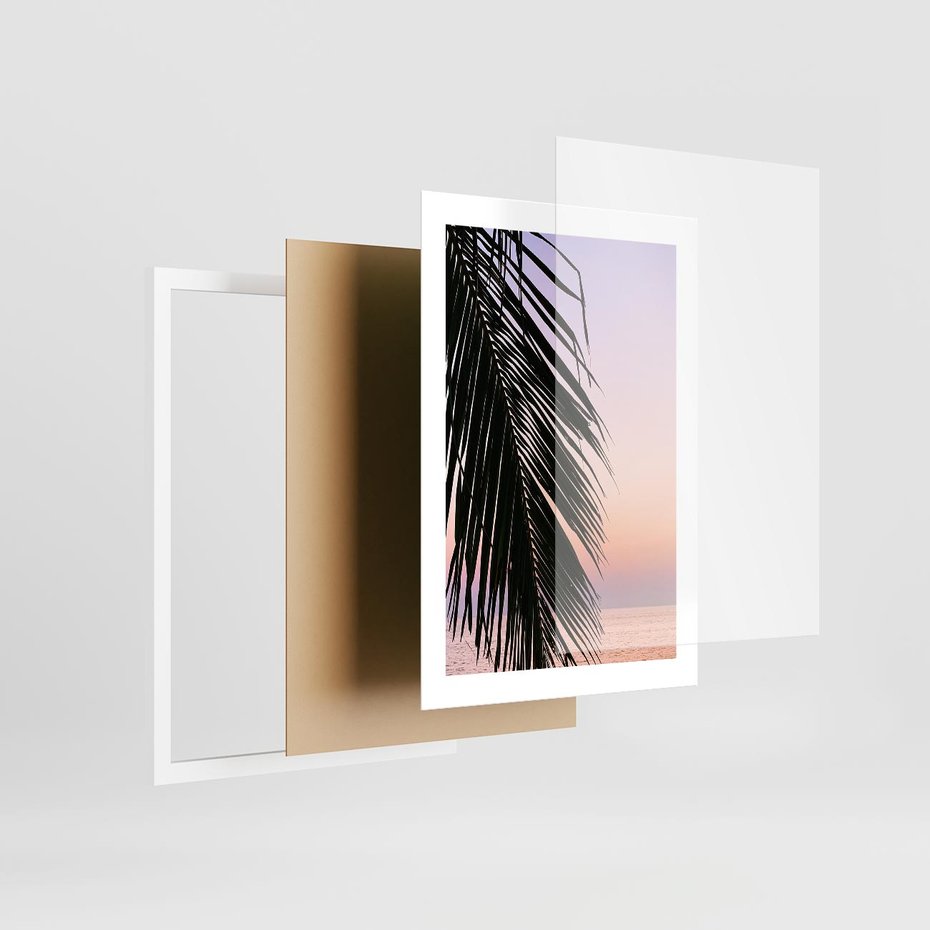 Plakat w ramie 30x40 - Liście Palmy nad Morzem - zachód słońca, liście palmy na tle nieba i morza - rama biała