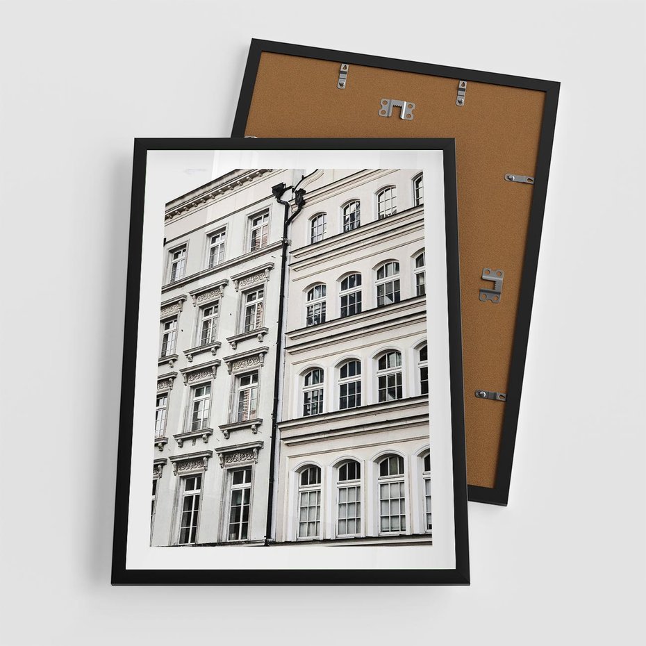 Plakat w ramie 50x70 - Urok Starej Kamienicy - budynki, miasto - rama czarna