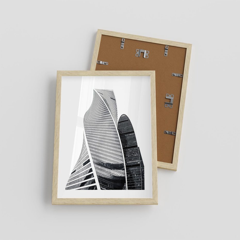 Plakat w ramie 30x40 - Wieżowce z Falistymi Kształtami - nowoczesne wieżowce, czarno biała fotografia - rama drewno