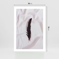 Plakat bez ramy 50x70 - Prosta Elegancja - czarne pióro na białej pościeli, minimalizm