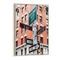 Obraz w ramie 80x120 - Namiastka wielkiego miasta - Nowy Jork, drogowskaz - rama drewno