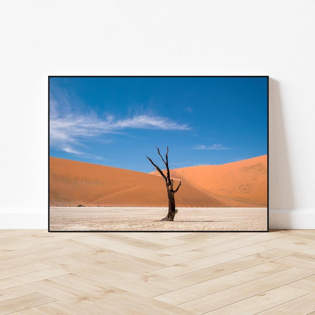 Obraz w ramie 100x70 - Słońce i Suche Drzewo - pustynia, suche - rama czarna