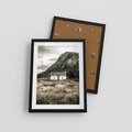 Plakat w ramie 30x40 - Biały Domek w Sepii: Wiejski Urok - domek w górach, kolory sepii - rama czarna