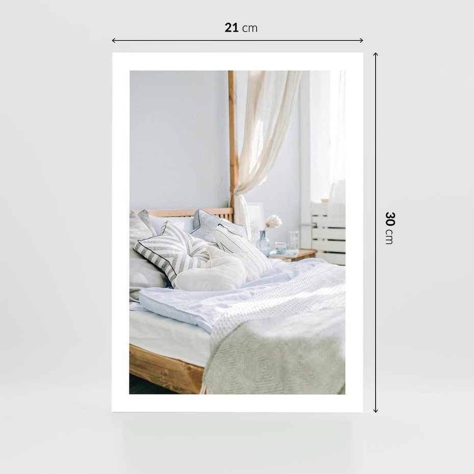 Plakat bez ramy 21x30 - Relaks w Sypialni: Jasne Kolory - zdjęcie sypialni, łóżko