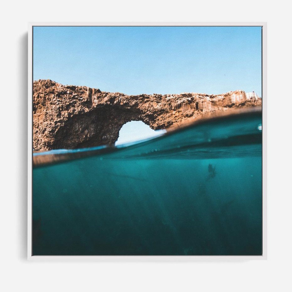 Obraz w ramie 80x80 - Tajemnicza Podwodna Kraina - fotografia, podwodna jaskinia - rama biała