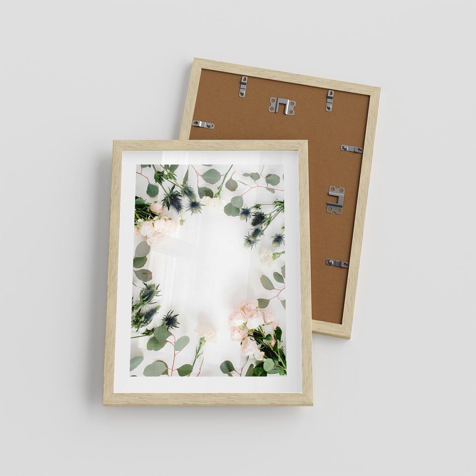 Plakat w ramie 30x40 - Róże i Zielone Liście - kompozycja kwiatowa, róże - rama drewno