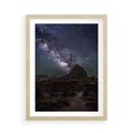 Plakat w ramie 50x70 - Gwiaździsta Noc na Pustyni - noc na pustyni, gwiździste niebo - rama drewno