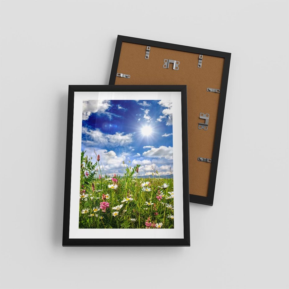 Plakat w ramie 30x40 - Niebiańska łąka pełna kwiatów - łąka, niebo - rama czarna