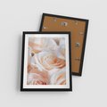 Plakat w ramie 40x50 - Aromatyczna Piękność - płatki herbacianej róży, kwiaty - rama czarna
