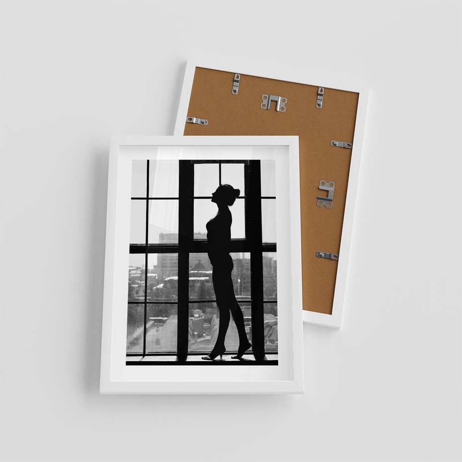 Plakat w ramie 30x40 - Piękno Kobiecej Formy - retro zdjęcie, czarno białe - rama biała