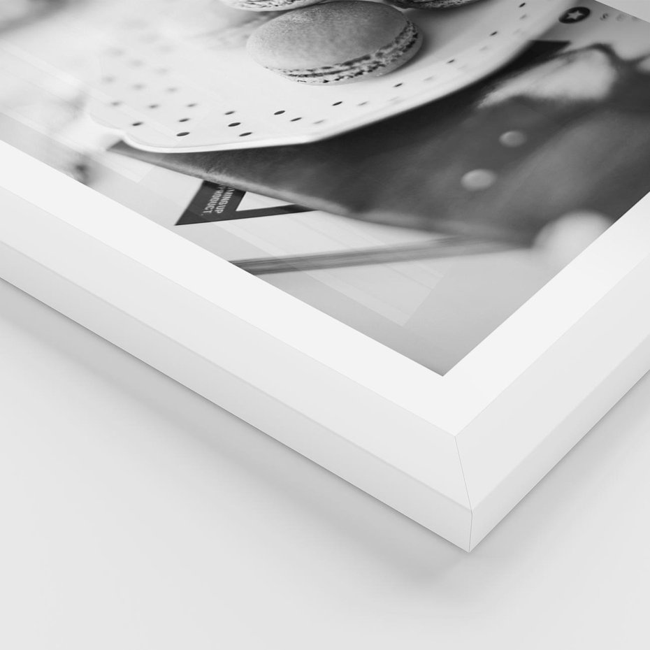 Plakat w ramie 30x40 - Makaroniki w Szarości - czarno biała fotografia, plakat - rama biała