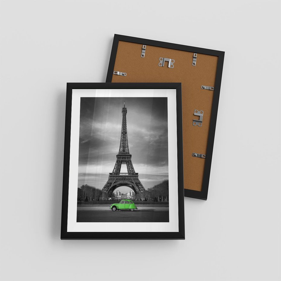 Plakat w ramie 30x40 - Paryskie Romantyczne Spotkanie - Eiffla, samochód - rama czarna