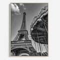 Obraz w ramie 50x70 - Zabawa w Paryżu - czarno białe zdjecie, wieża eiffla - rama drewno