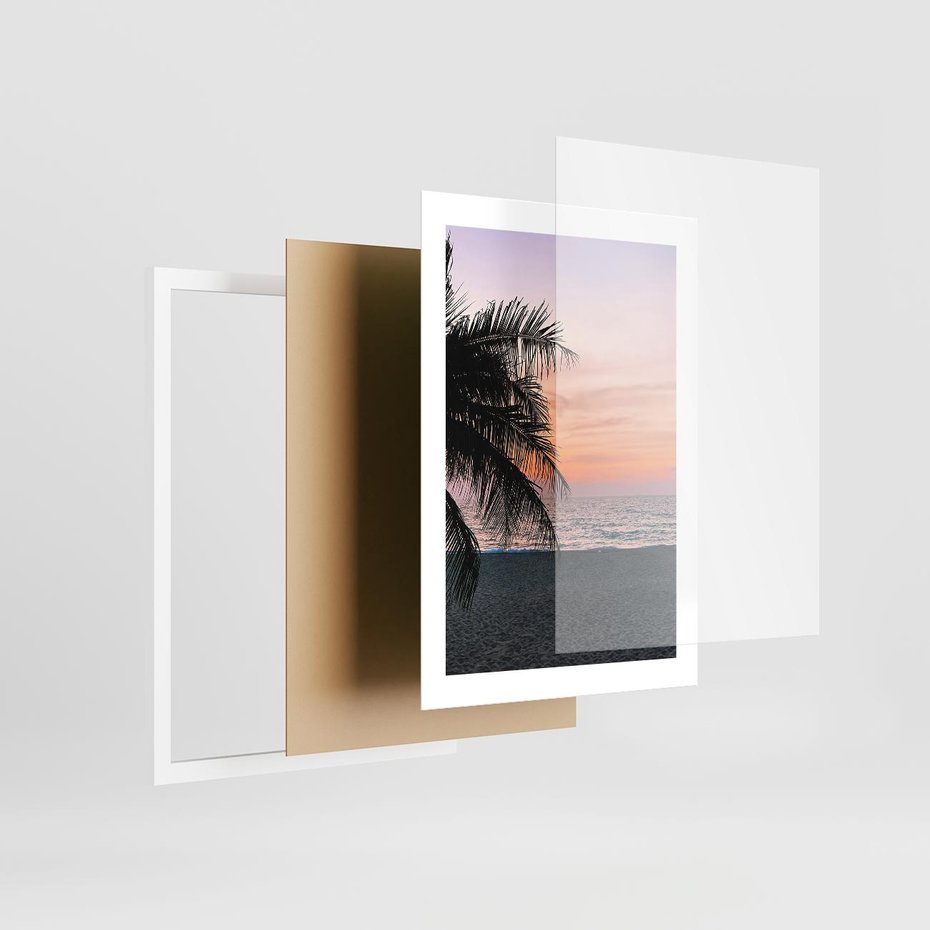 Plakat w ramie 30x40 - Tropikalny Zachód Słońca: Piękno Palmy - palma, nad morzem - rama biała