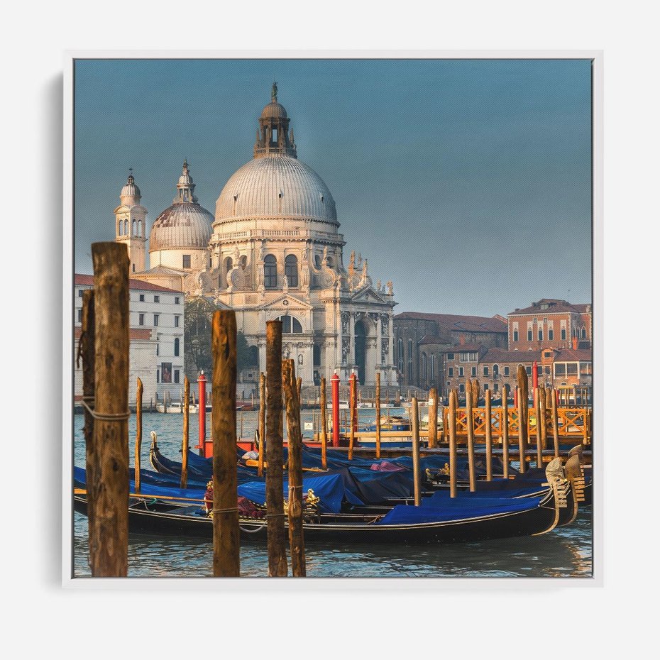 Obraz w ramie 50x50 - Urok Wenecji - fotografia, przystań w Wenecji - rama biała