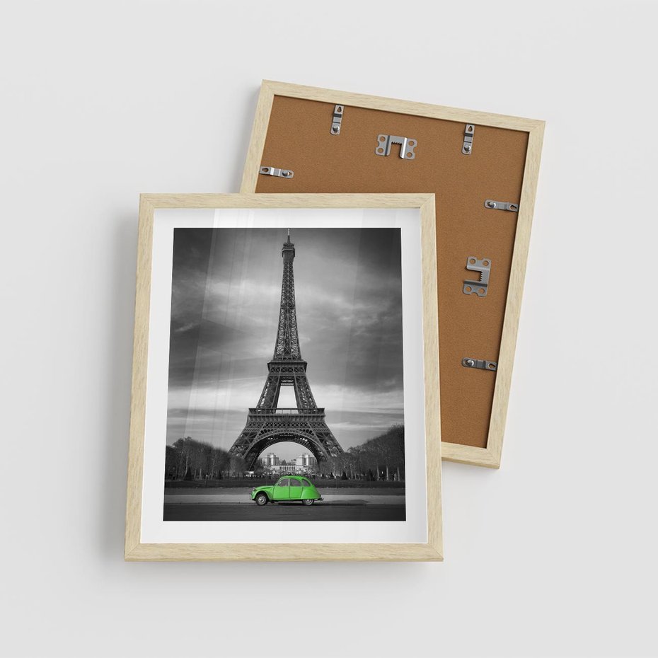 Plakat w ramie 40x50 - Paryskie Romantyczne Spotkanie - Eiffla, samochód - rama drewno