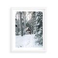 Plakat w ramie 40x50 - Spokój Zimowej Przygody w Lesie - domek w górach w lesie, zima - rama biała