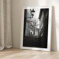 Plakat bez ramy 40x50 - Ukryta Uliczka - czarno białe zdjęcie, schody