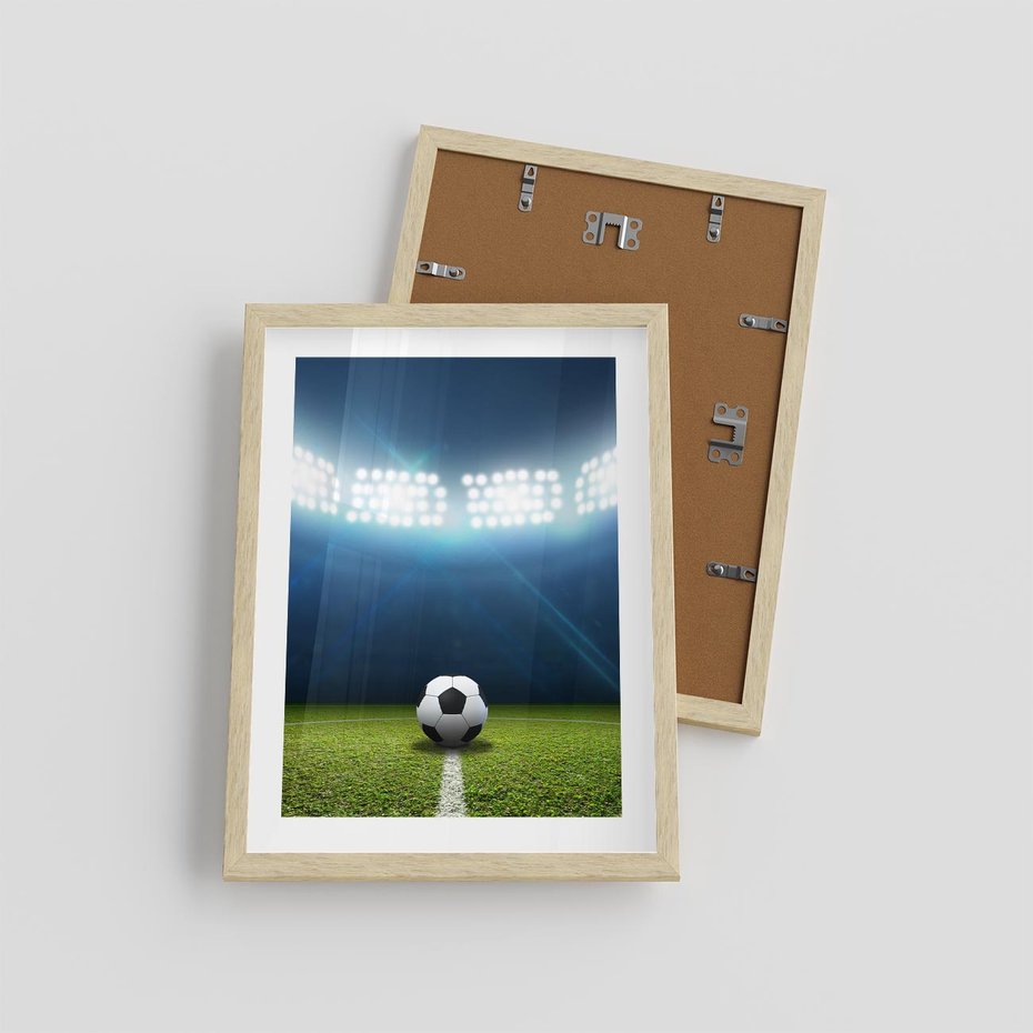 Plakat w ramie 30x40 - Piłka w drodze do gola - piłka, gol - rama drewno