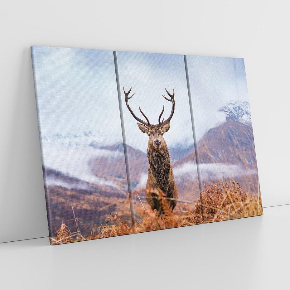 Obraz na płótnie 120x80 - Jeleń w Uśpionym Krajobrazie - jeleń na tle gór, ośnieżone góry