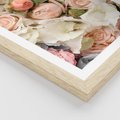 Plakat w ramie 50x70 - Kwiatowy Rarytas: Róże w Herbacianym Zbliżeniu - kwiaty, herbaciane - rama drewno