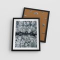 Plakat w ramie 40x50 - Zimowy Krajobraz z Góry - zdjęcie z góry, zaśnieżony las i zamarznięty strumyk - rama czarna