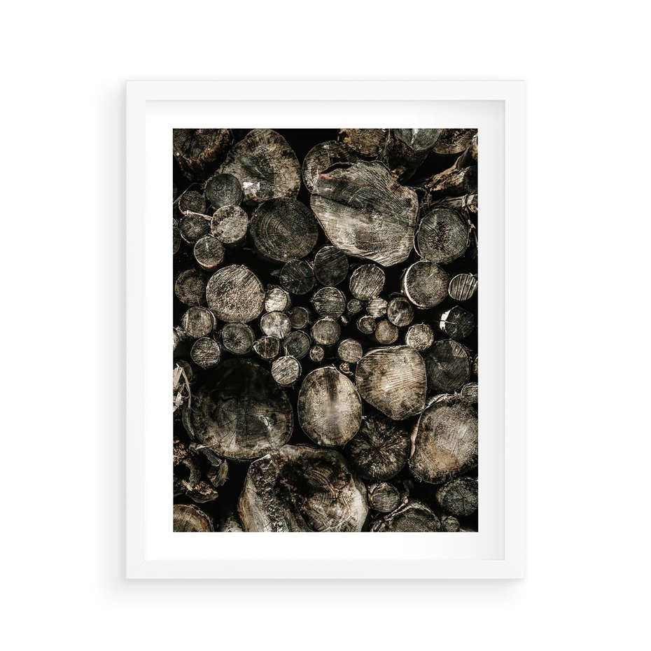 Plakat w ramie 40x50 - Stos Drewna - kłody drewna, pociete drweno - rama biała