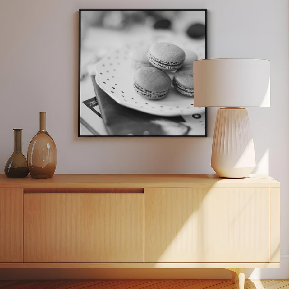 Obraz w ramie 50x50 - Makaroniki w Szarości - czarno biała fotografia, plakat - rama czarna